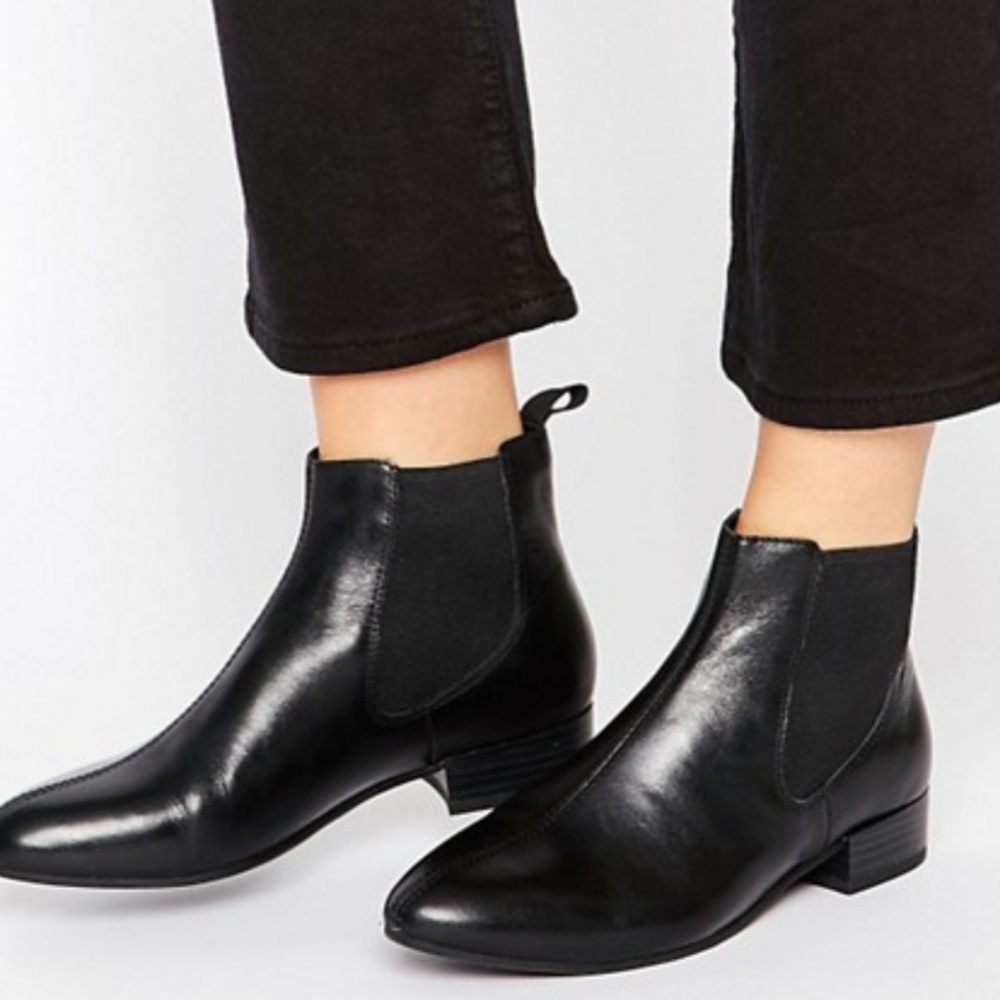 NWOT ASOS Vagabond Chelsea Boot - Size 8.5 US